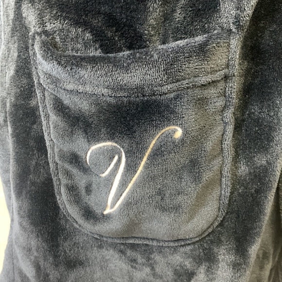 Victoria’s Secret Short Black Plush Belted Robe size M - L - Picture 10 of 10